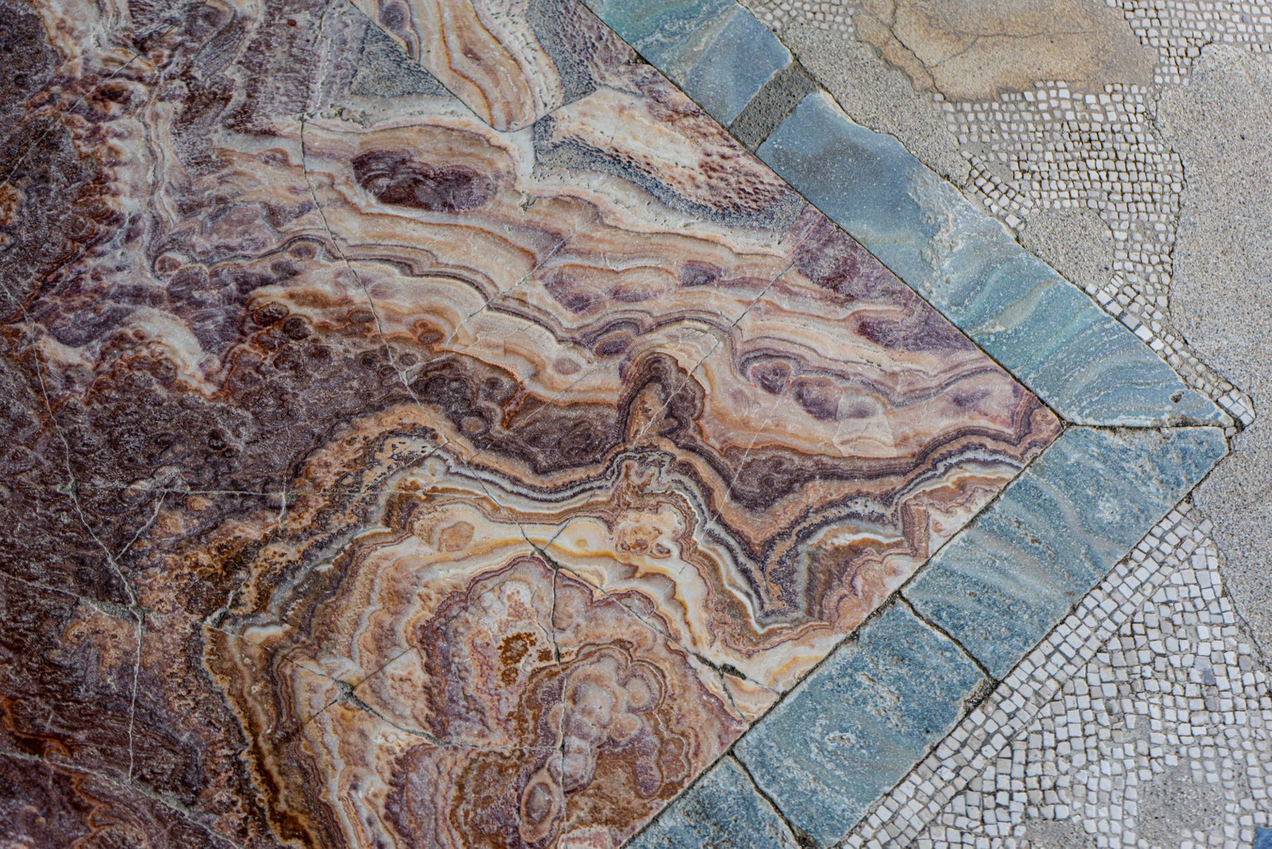 Travertine pavers & hardscape in Scottsdale, AZ